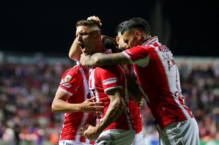 Unión buscará revertir su imagen ante Huracán