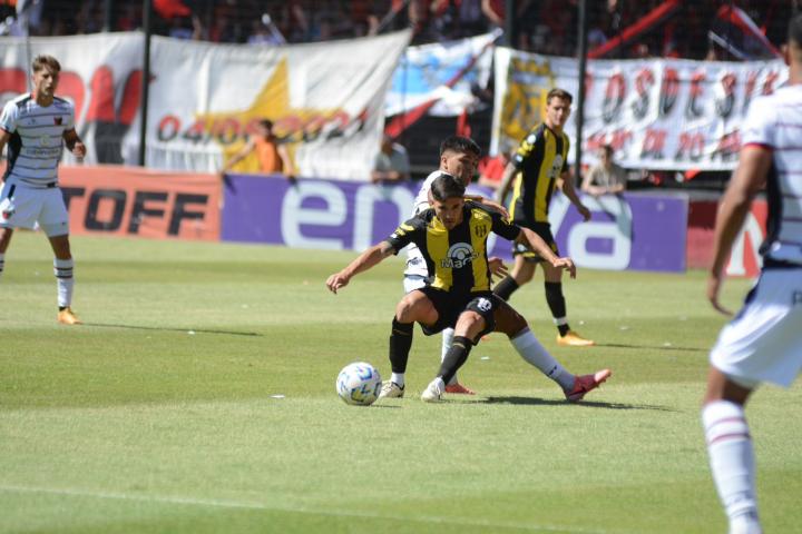 Colón quedó en el sexto puesto de la zona tras empatar con Dep. Madryn