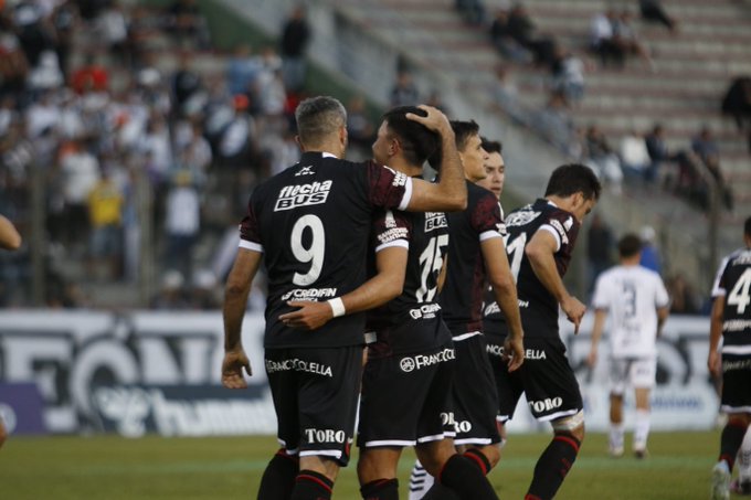 Con el corazón en la mano, Colón le ganó 4-3 a Central Norte de Salta