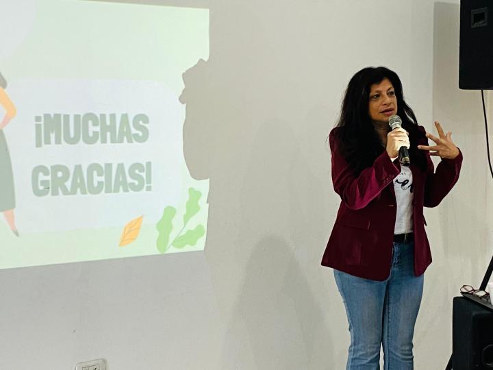 Gabriela Solano disertó sobre gestión de residuos en el Barrio Loyola