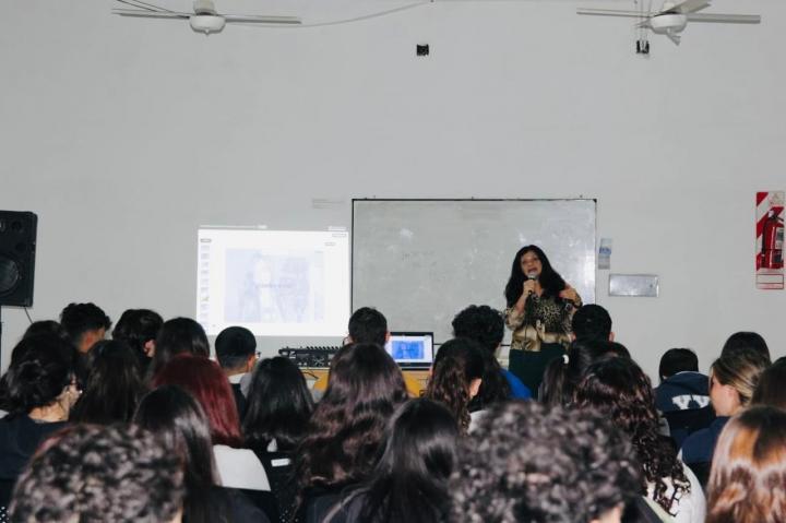 Solano disertó sobre “Concejo Abierto” en escuelas secundarias