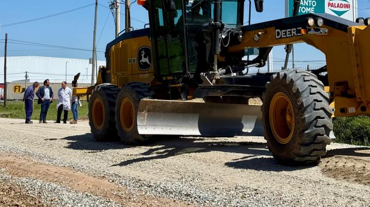 Trabajo conjunto entre el Municipio y la empresa Paladini para continuar con el Plan Intensivo de Mejorado Pétreo