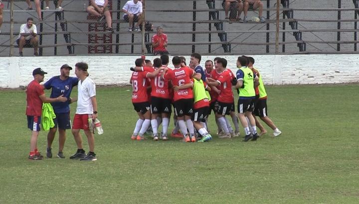 El rojo santotomesino se ilusiona en el campeonato