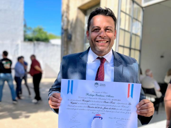 Rodrigo Alvizo renovó su mandato en el Concejo Municipal