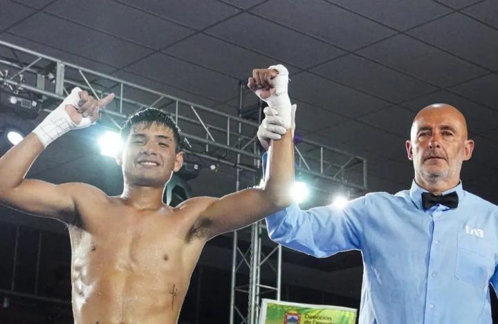 El púgil de Barrio Las Vegas ganó en su primer compromiso profesional