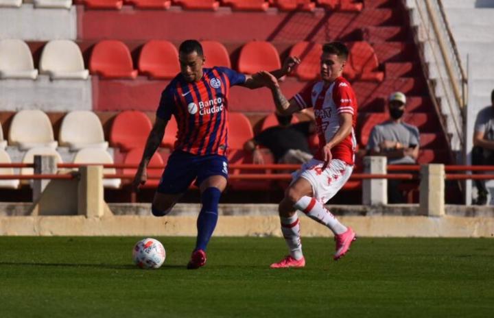 Unión goleó 4-0 a un pobre San Lorenzo 