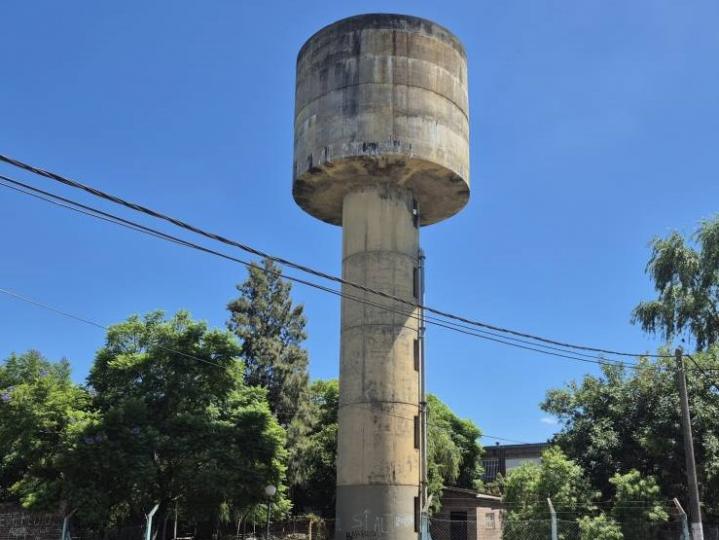 El tanque de Barrio Zaspe presenta filtraciones que preocupan
