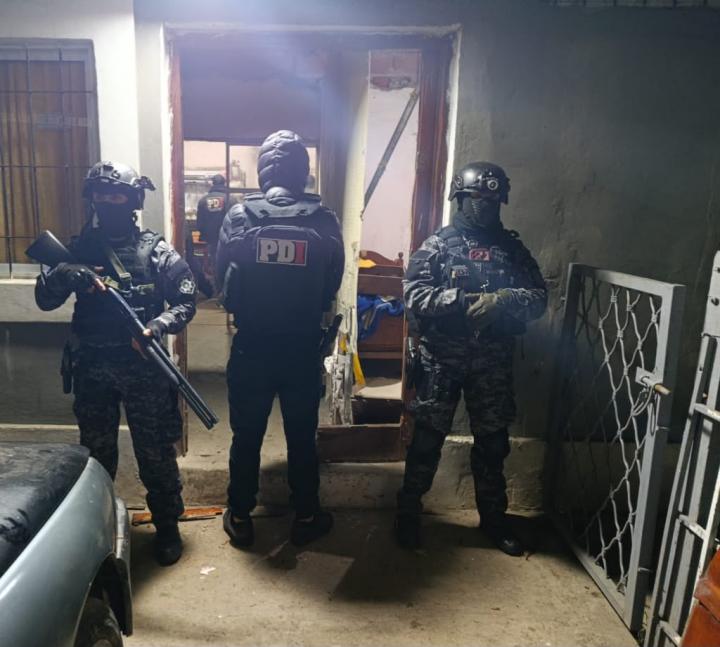 La PDI realizó allanamientos en Sauce Viejo y detuvo a un hombre