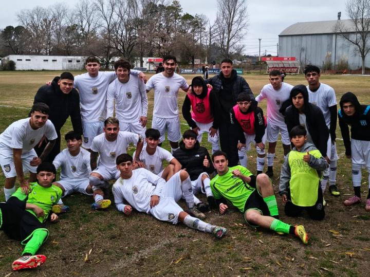 Academia Cabrera y Don salvador sumaron de a tres en esta jornada de fútbol