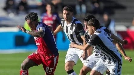unión pagó caro sus errores y cayó ante Gimnasia