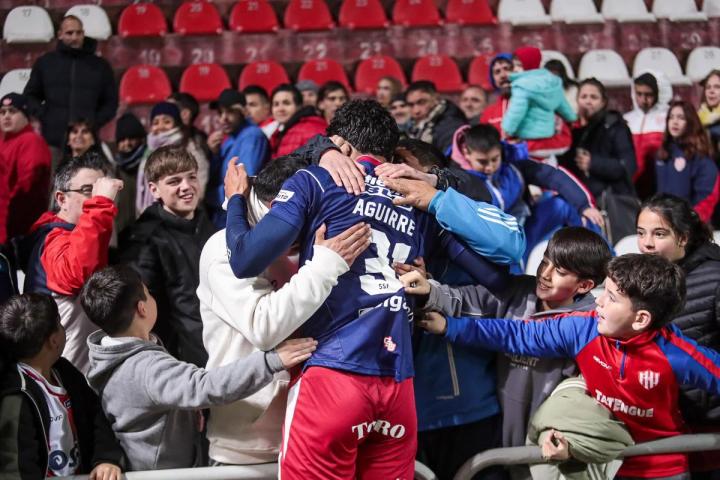 El santotomesino Misael Aguirre convirtió su primer gol como profesional