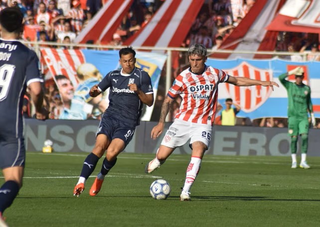 El tate no pudo sostener la ventaja y perdió 2-1 ante Independiente. Foto: José Busiemi