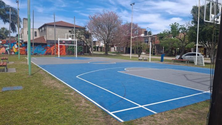 El playón deportivo de la Plaza Tessio fue puesto nuevamente en valor